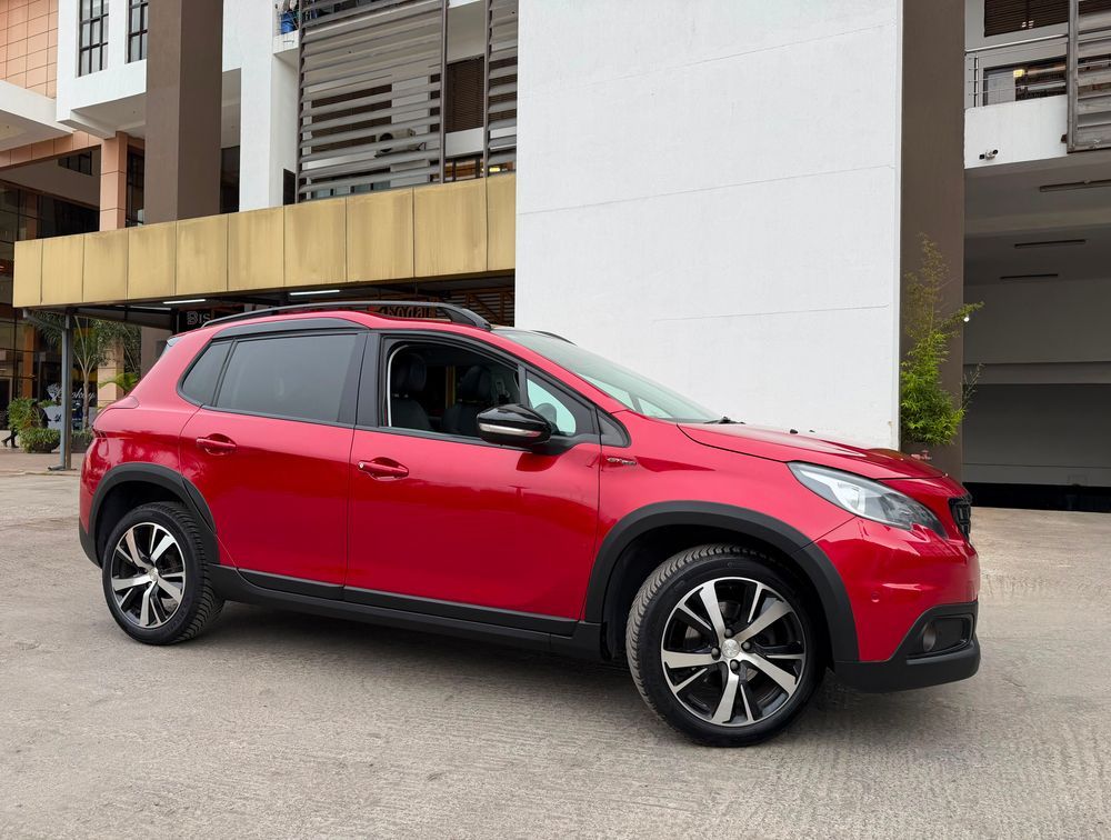 PEUGEOT 2008 GTLINE MOONROOF