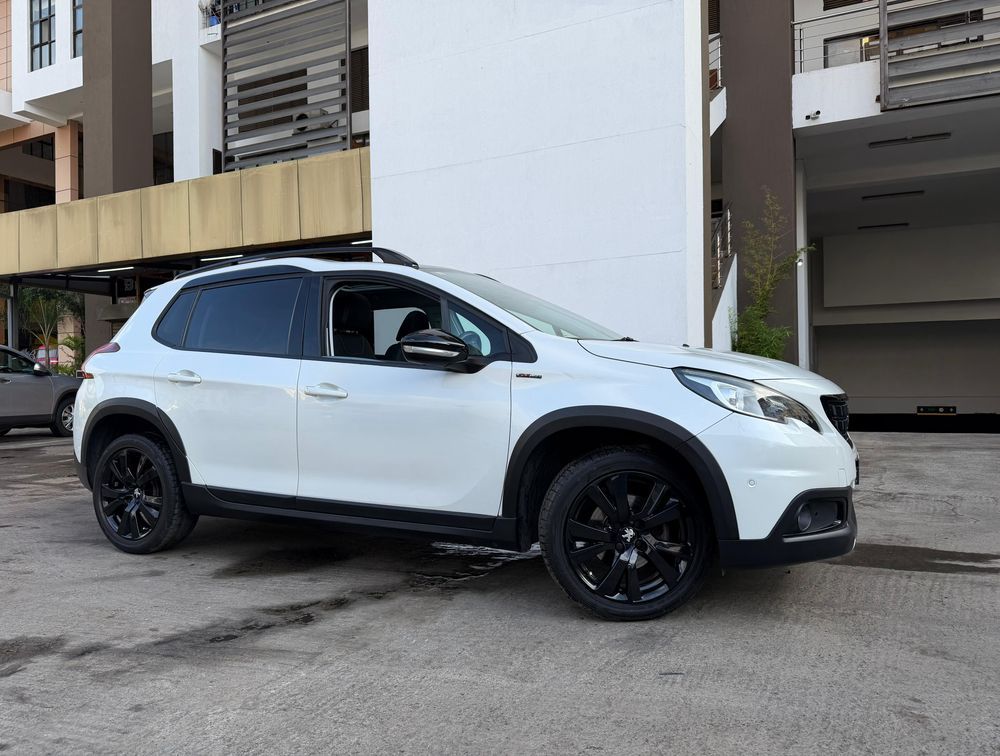 PEUGEOT 2008 GTLINE MOONROOF