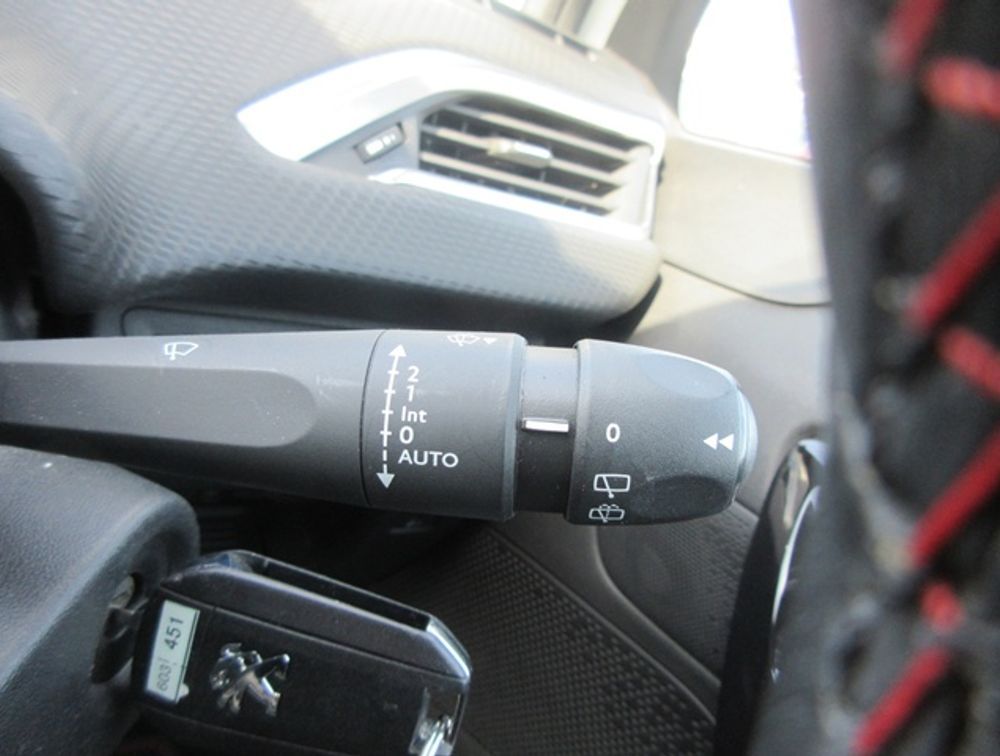 PEUGEOT 2008 GTLINE MOONROOF - PRG Motors Ltd