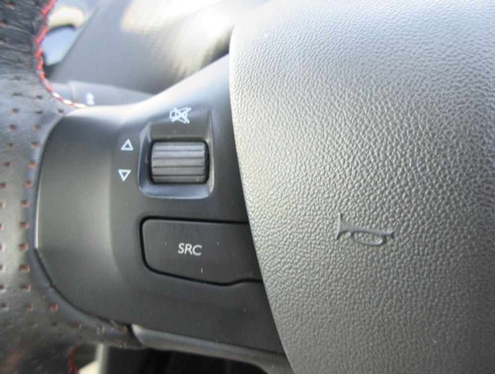 PEUGEOT 2008 GTLINE MOONROOF - PRG Motors Ltd