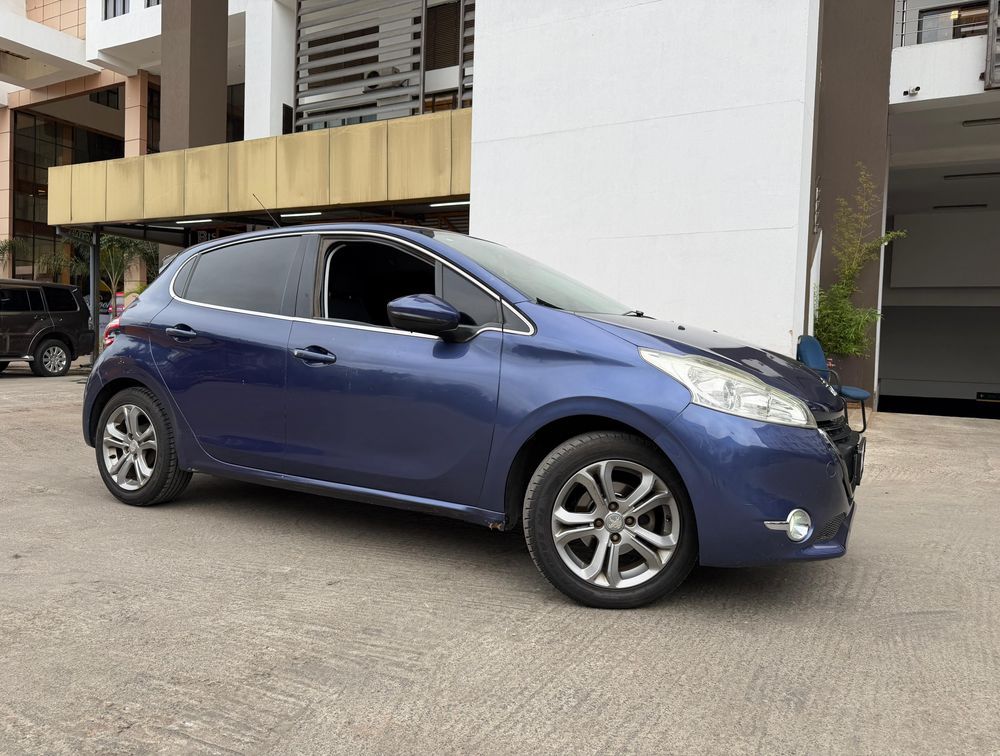PEUGEOT 208 ALLURE