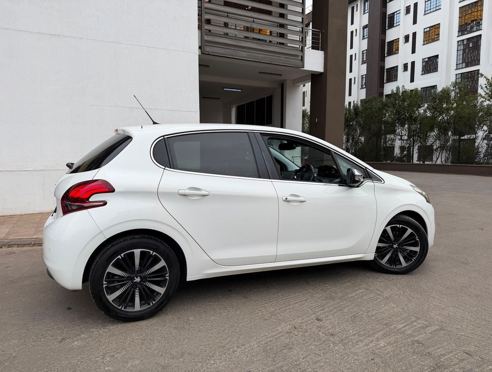 PEUGEOT 208 TECH EDITION - PRG Motors Ltd