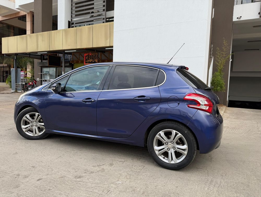 PEUGEOT 208 ALLURE - PRG Motors Ltd