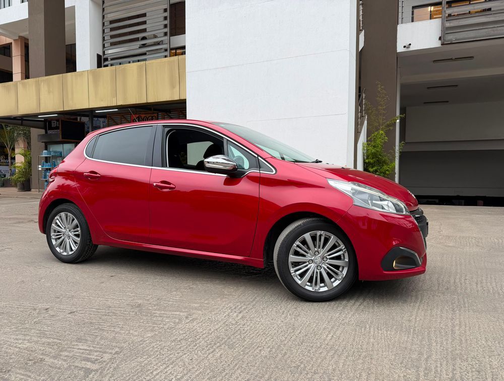 PEUGEOT 208 FUN ALLURE