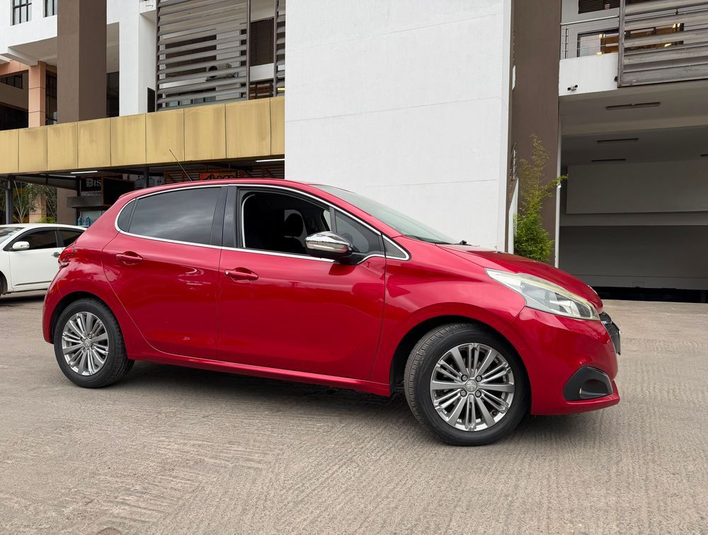 PEUGEOT 208 ALLURE