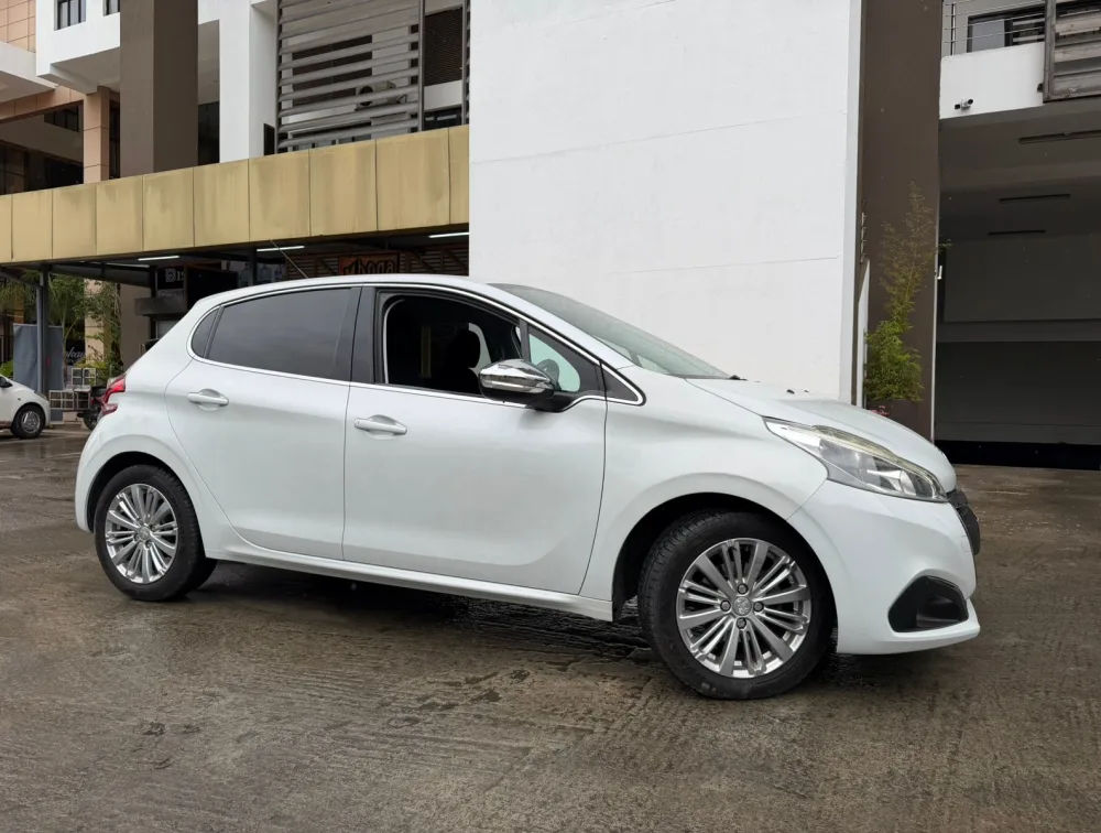 PEUGEOT 208 ALLURE
