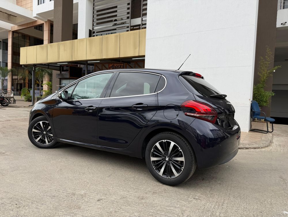 PEUGEOT 208 TECH EDITION - PRG Motors Ltd