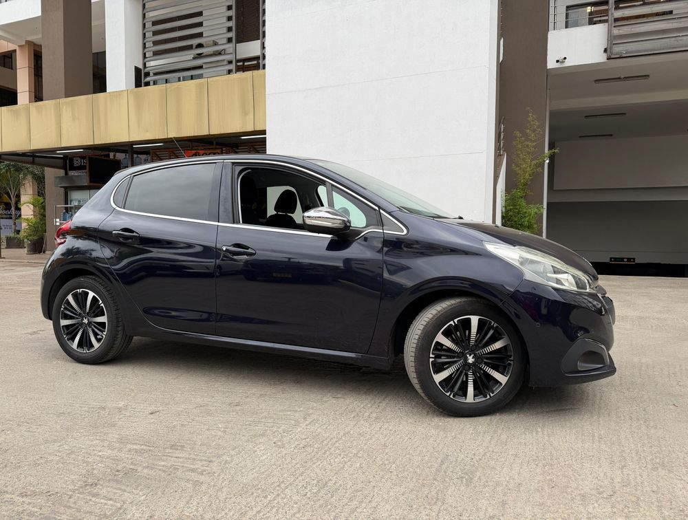PEUGEOT  208 ALLURE FUN EDITION