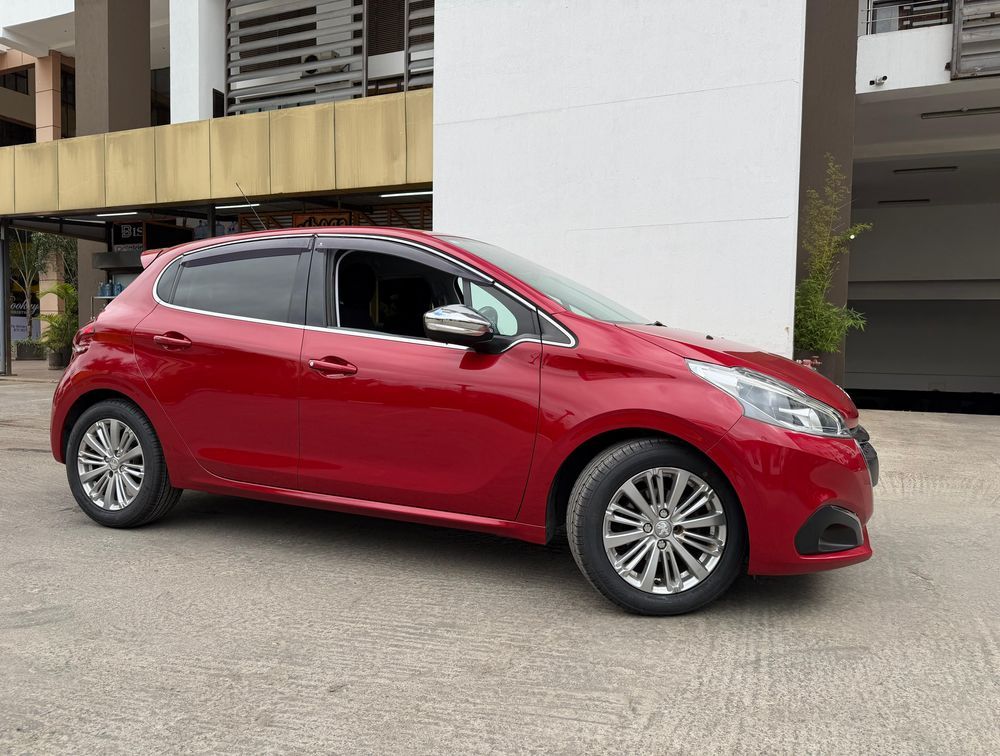 PEUGEOT 208 ALLURE FUN EDITION