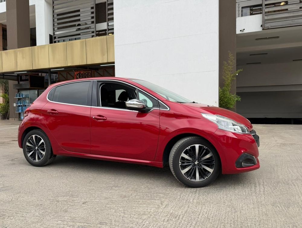 PEUGEOT 208 TECH EDITION