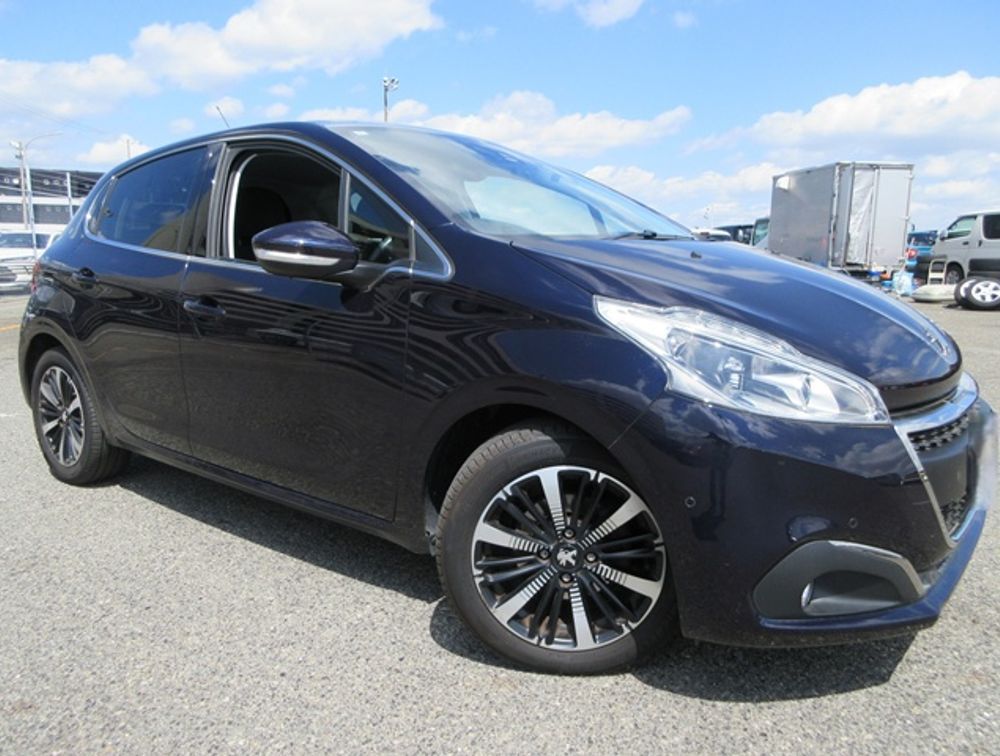 PEUGEOT 208 TECH EDITION MOONROOF 