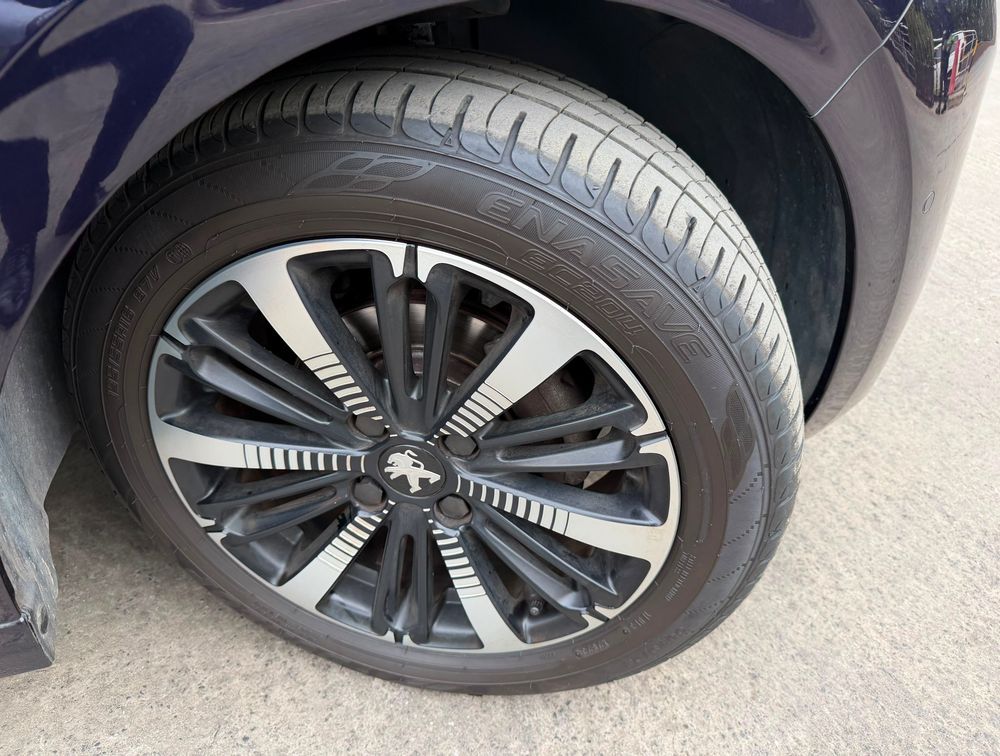PEUGEOT 208 TECH EDITION MOONROOF - PRG Motors Ltd