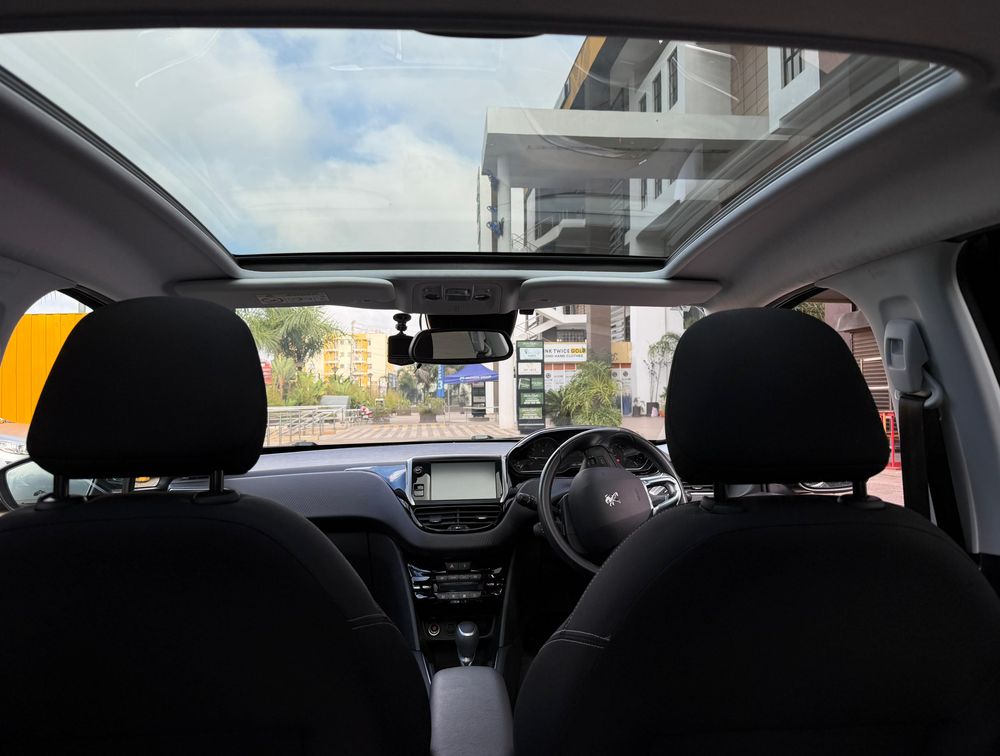 PEUGEOT 208 TECH EDITION MOONROOF - PRG Motors Ltd