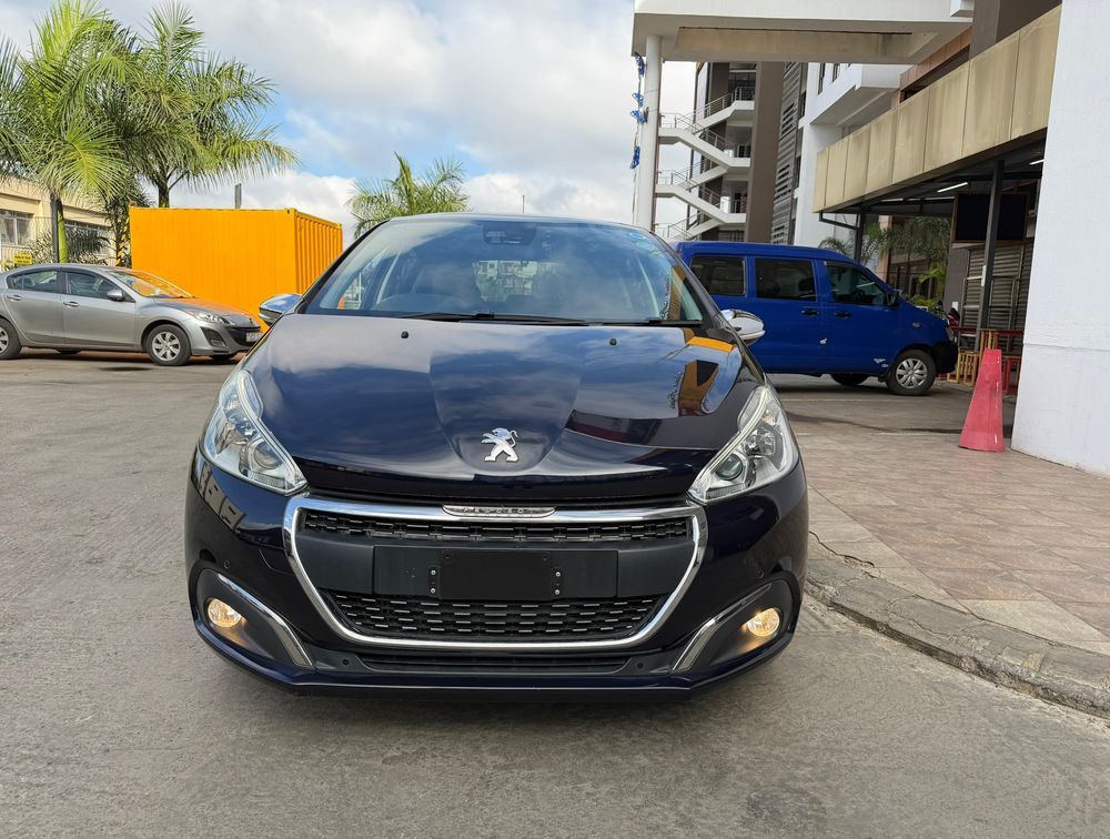PEUGEOT 208 TECH EDITION MOONROOF - PRG Motors Ltd