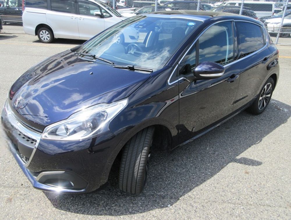 PEUGEOT 208 TECH EDITION MOONROOF  - PRG Motors Ltd