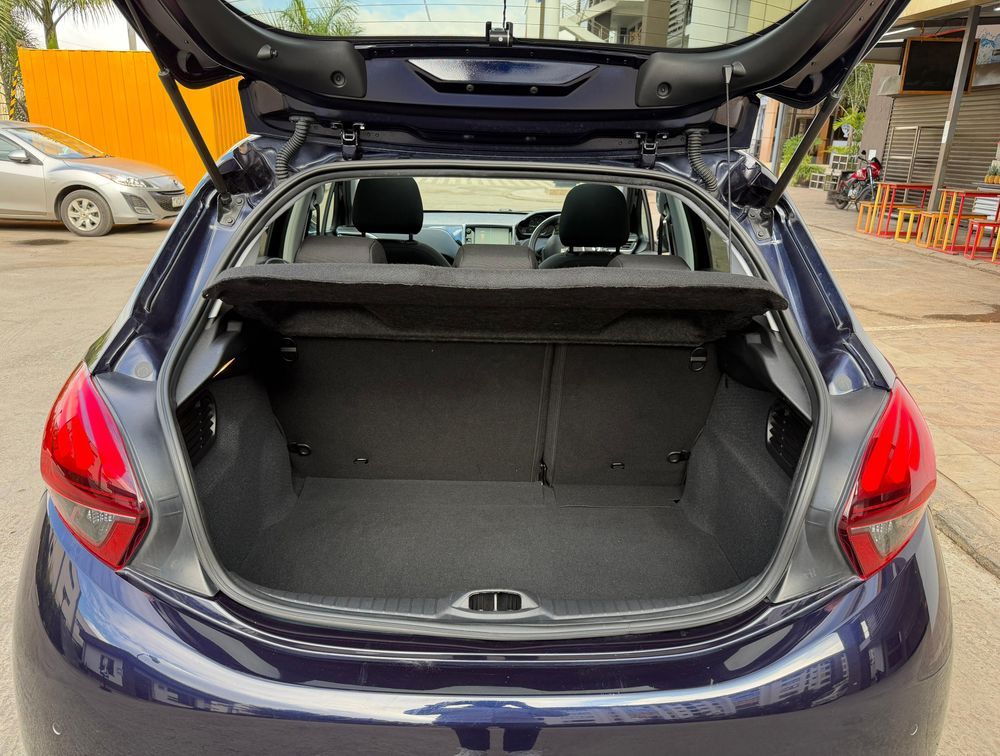 PEUGEOT 208 TECH EDITION MOONROOF - PRG Motors Ltd