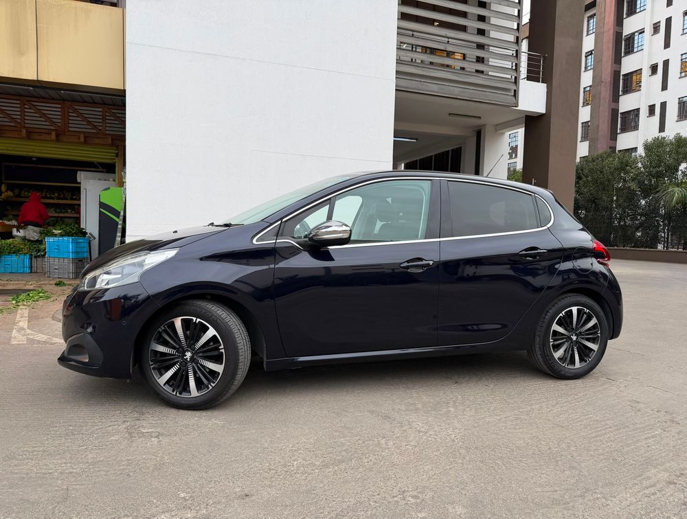 PEUGEOT 208 TECH EDITION MOONROOF - PRG Motors Ltd