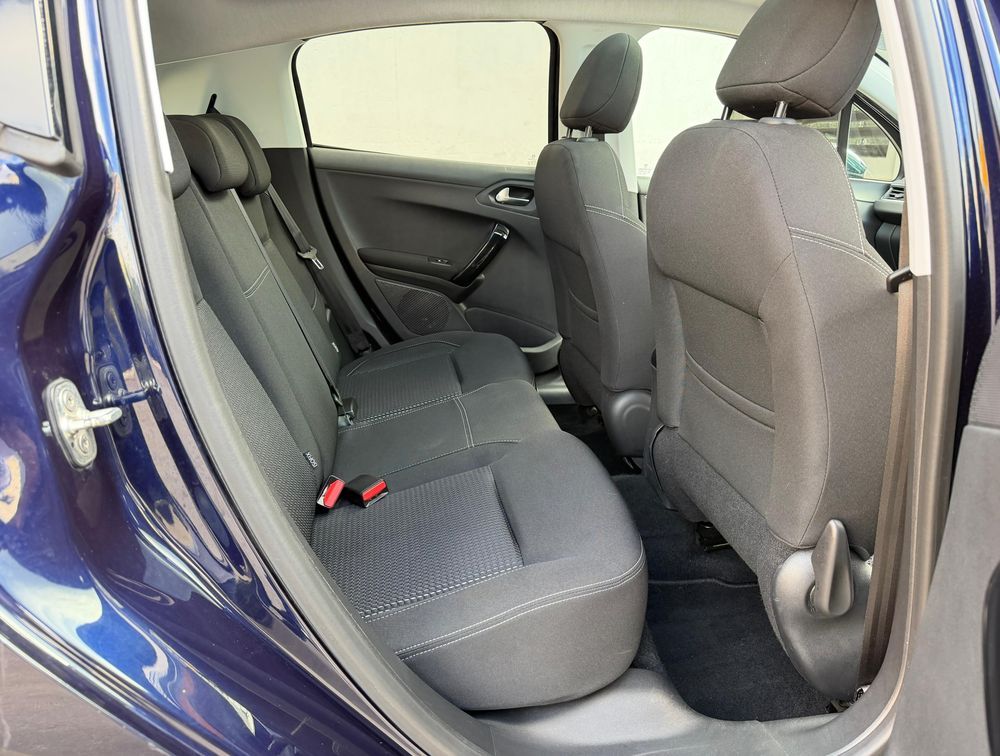 PEUGEOT 208 TECH EDITION MOONROOF - PRG Motors Ltd