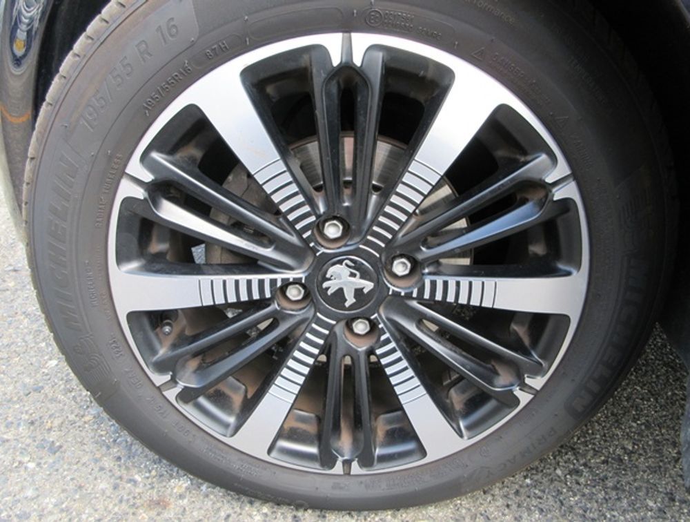 PEUGEOT 208 TECH EDITION MOONROOF  - PRG Motors Ltd