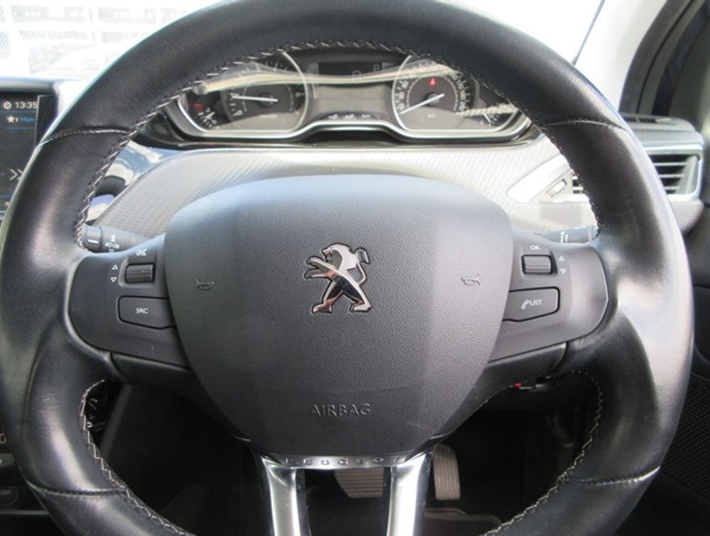 PEUGEOT 208 TECH EDITION MOONROOF  - PRG Motors Ltd