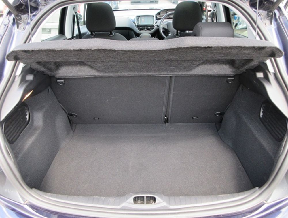 PEUGEOT 208 TECH EDITION MOONROOF  - PRG Motors Ltd
