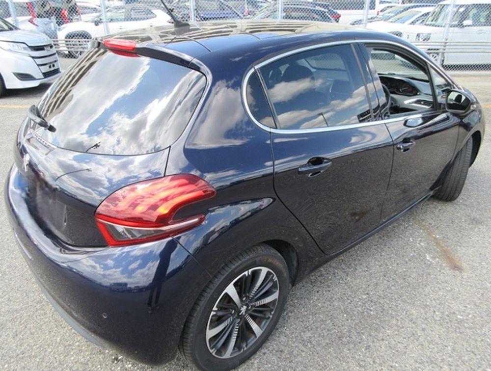 PEUGEOT 208 TECH EDITION MOONROOF  - PRG Motors Ltd