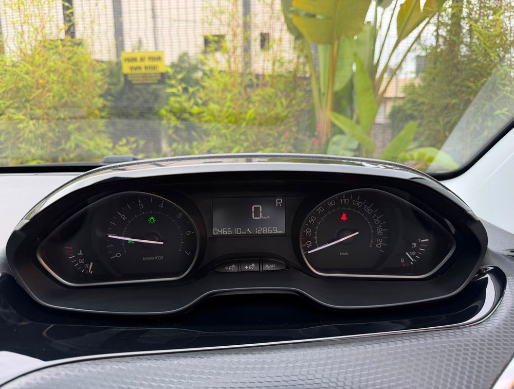 PEUGEOT 208 TECH EDITION MOONROOF - PRG Motors Ltd