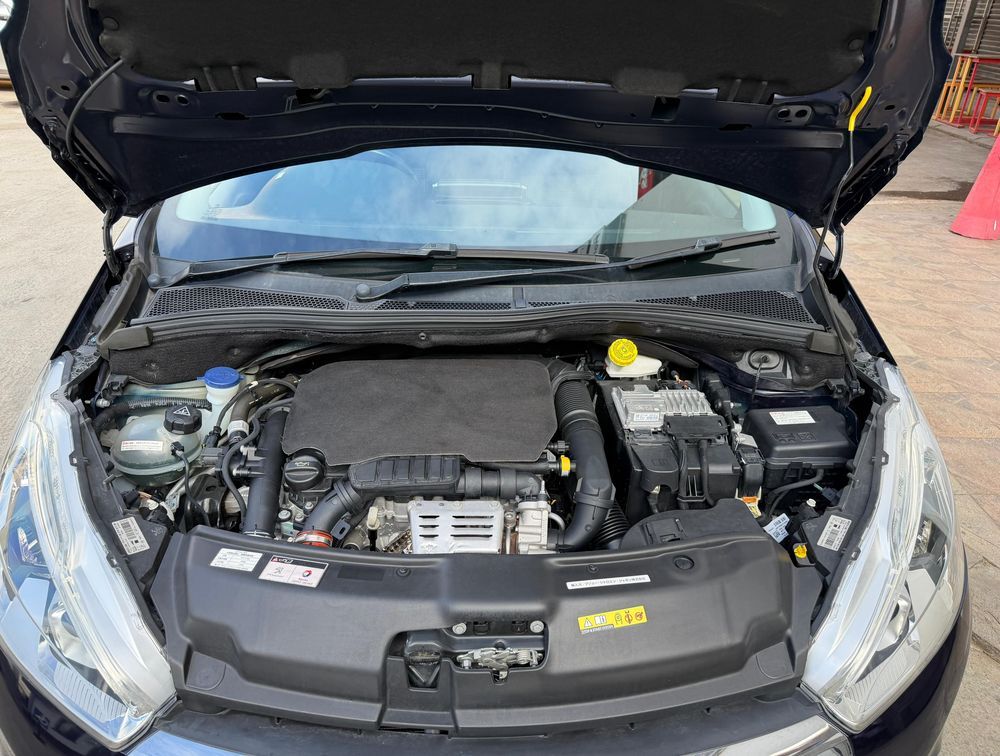 PEUGEOT 208 TECH EDITION MOONROOF - PRG Motors Ltd