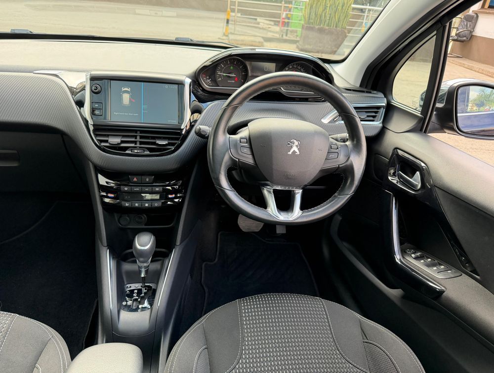 PEUGEOT 208 TECH EDITION MOONROOF - PRG Motors Ltd