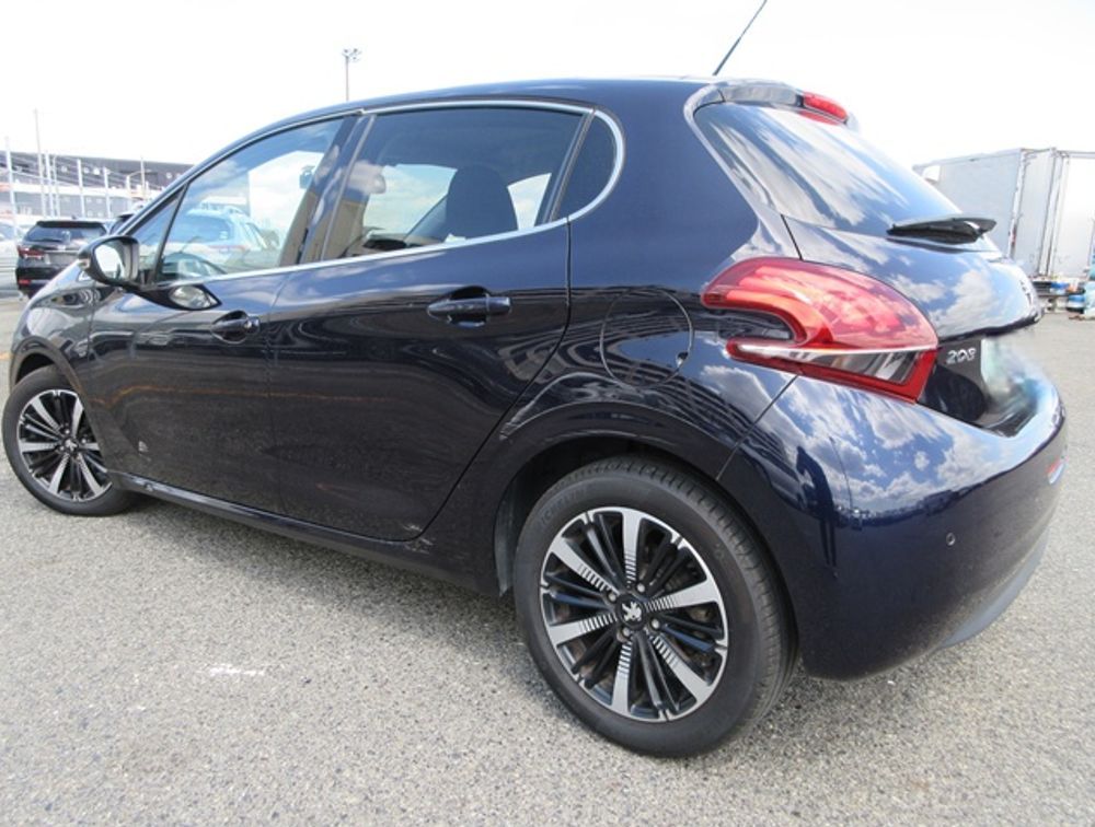 PEUGEOT 208 TECH EDITION MOONROOF  - PRG Motors Ltd