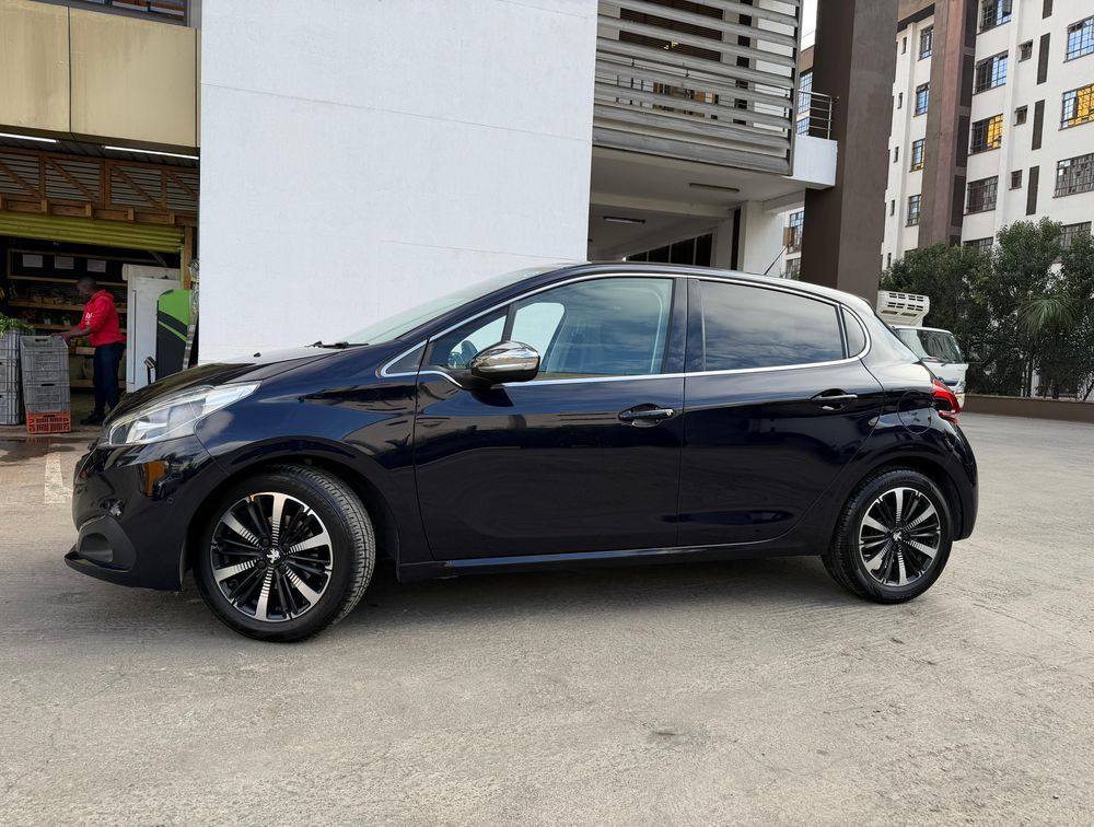 PEUGEOT 208 TECH EDITION MOONROOF - PRG Motors Ltd