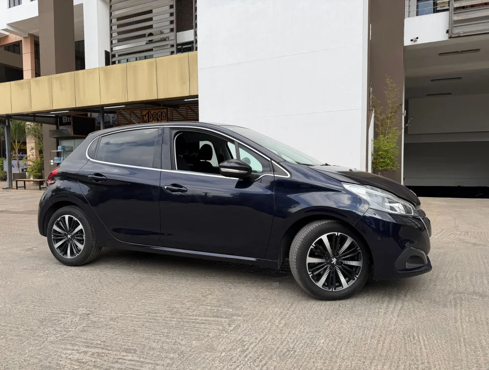 PEUGEOT 208 ALLURE FUN EDITION