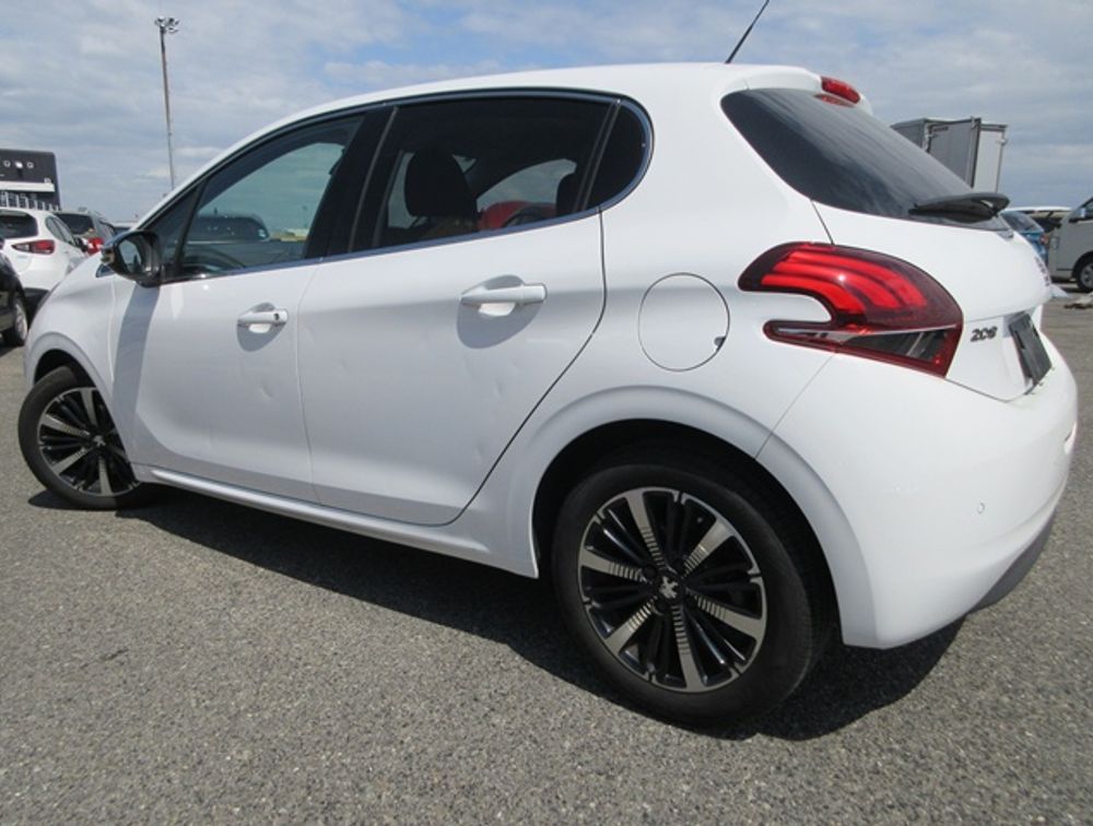 PEUGEOT 208 TECH EDITION  - PRG Motors Ltd