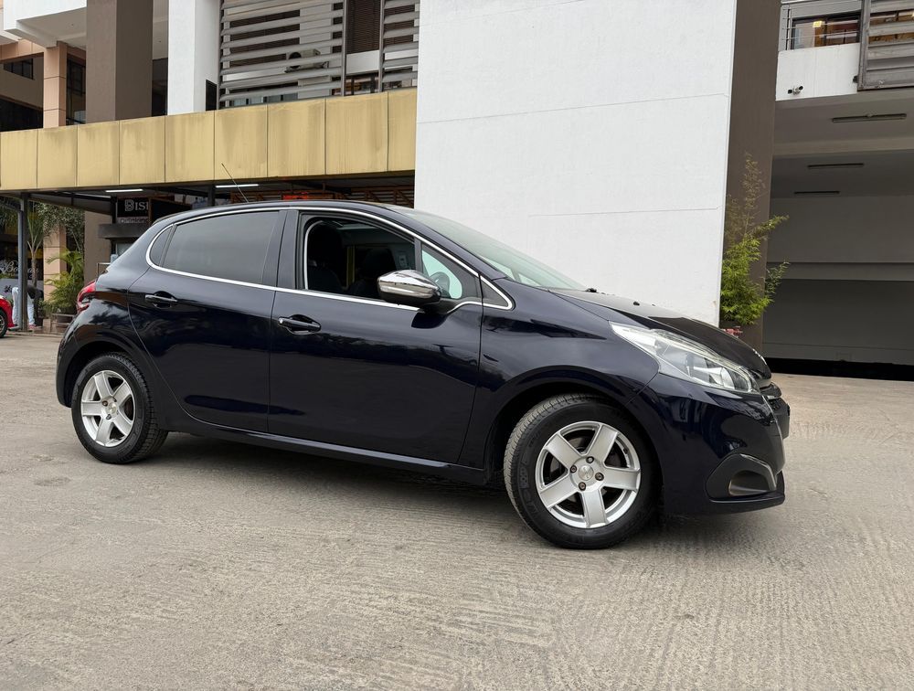 PEUGEOT 208 ALLURE FUN MOONROOF
