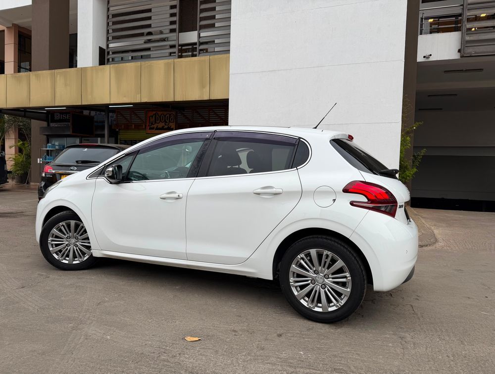 PEUGEOT 208 ALLURE FUN MOONROOF - PRG Motors Ltd
