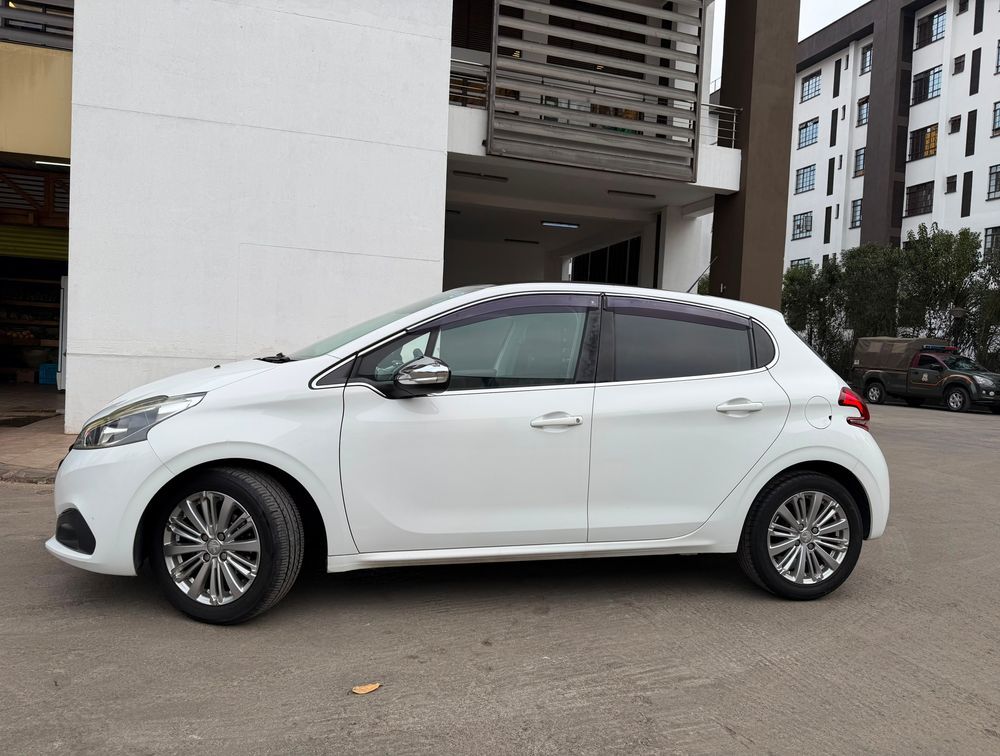 PEUGEOT 208 ALLURE FUN MOONROOF - PRG Motors Ltd