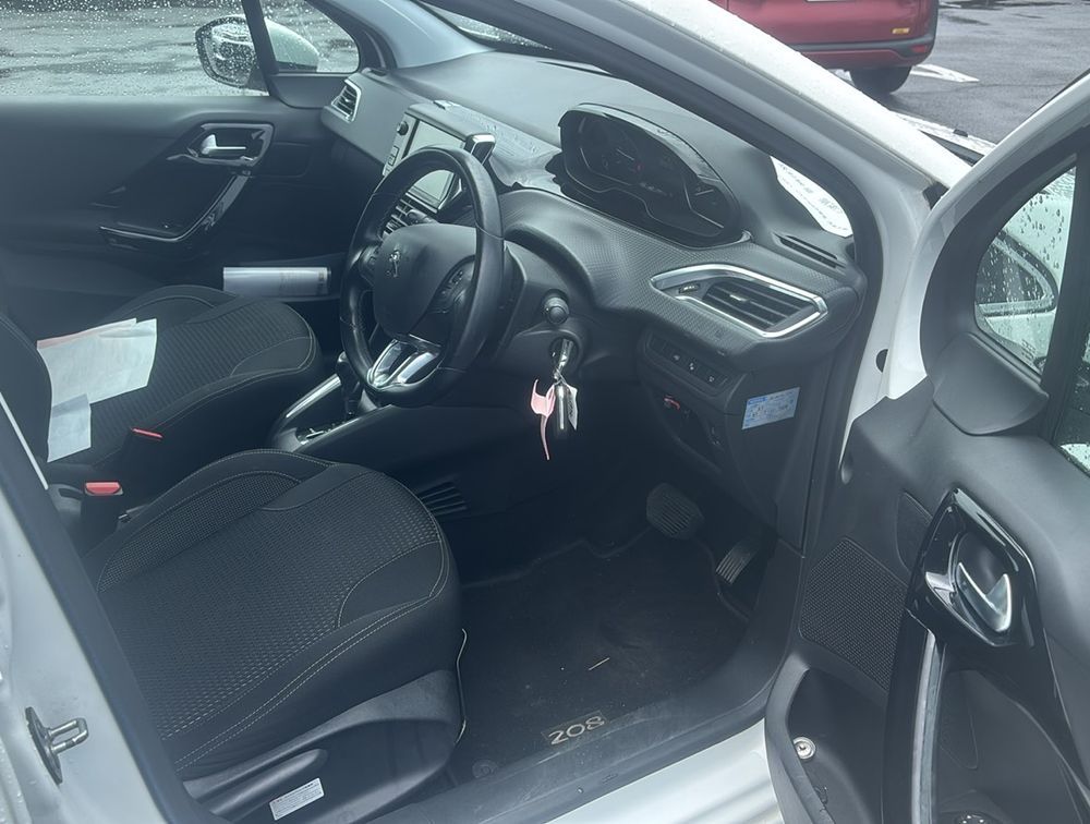 PEUGEOT 208 ALLURE MOONROOF - PRG Motors Ltd