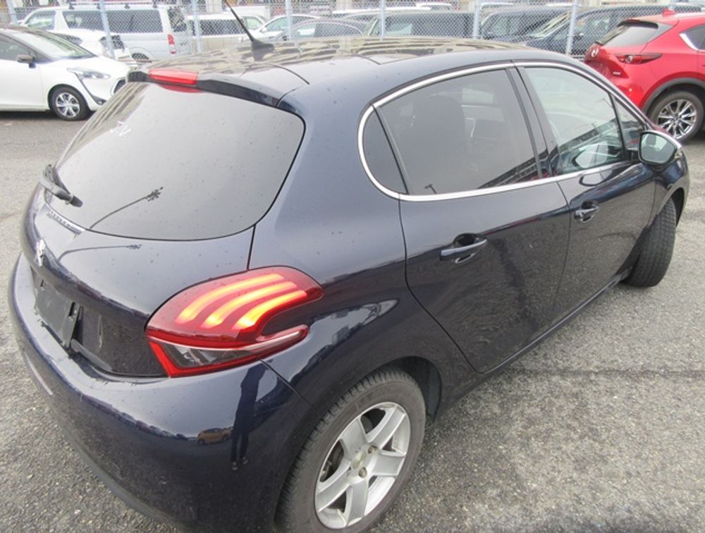PEUGEOT 208 ALLURE MOONROOF - PRG Motors Ltd