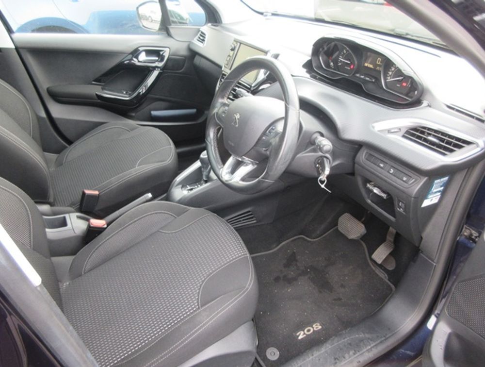 PEUGEOT 208 ALLURE MOONROOF - PRG Motors Ltd