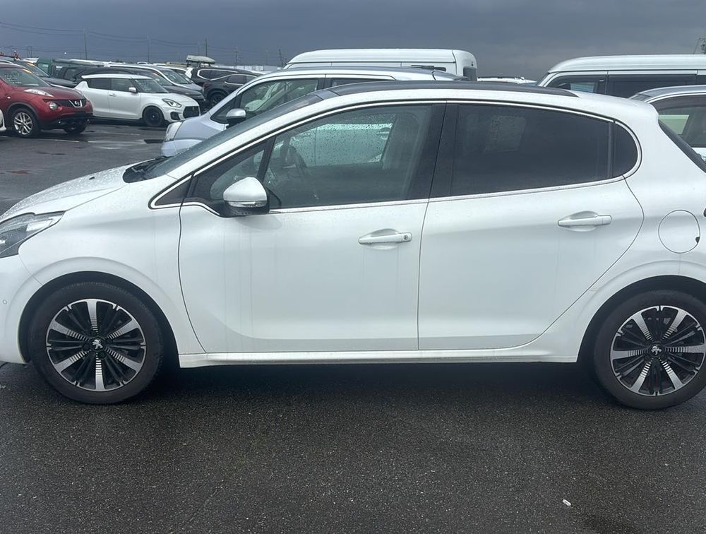 PEUGEOT 208 ALLURE MOONROOF - PRG Motors Ltd