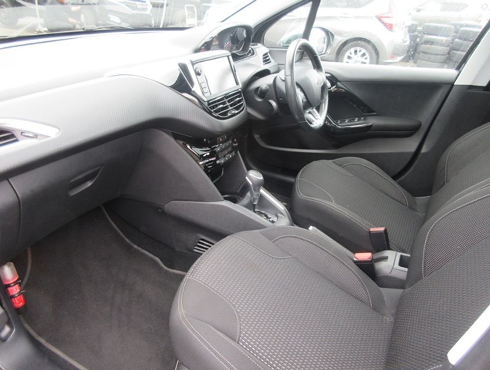 PEUGEOT 208 ALLURE MOONROOF - PRG Motors Ltd