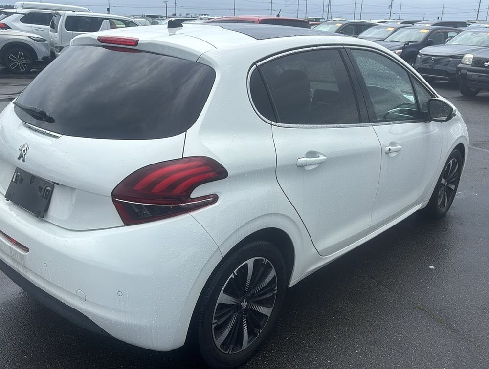 PEUGEOT 208 ALLURE MOONROOF - PRG Motors Ltd