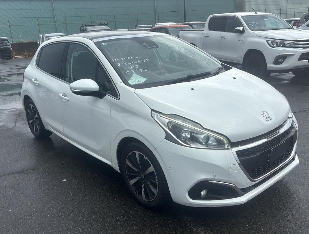 PEUGEOT 208 ALLURE MOONROOF