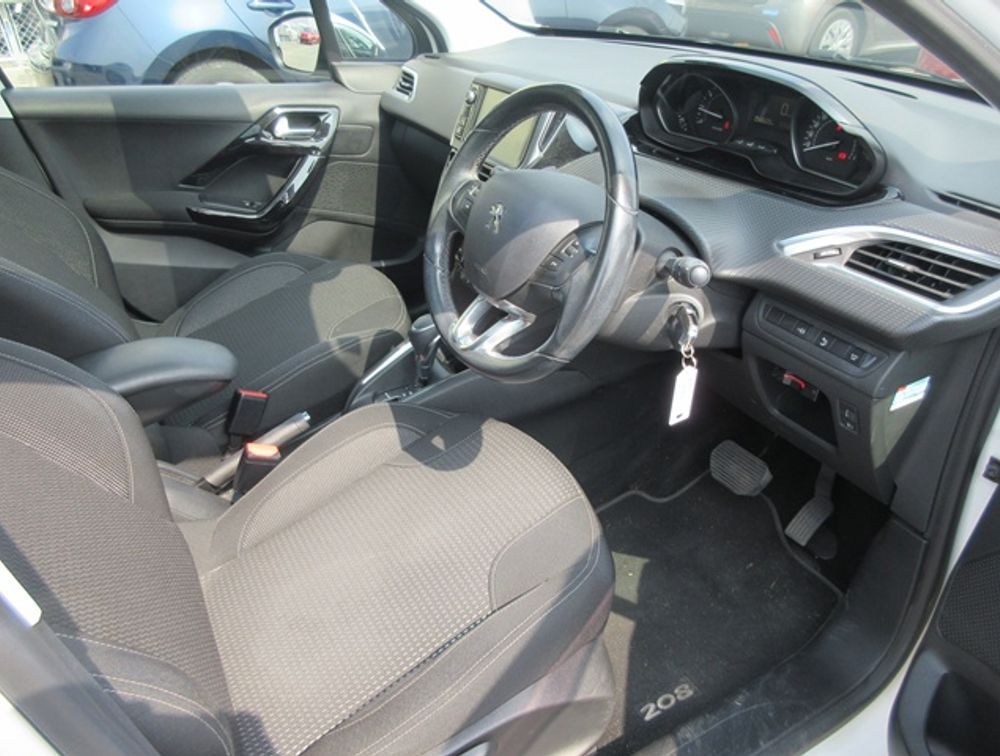 PEUGEOT 208 ALLURE MOONROOF - PRG Motors Ltd
