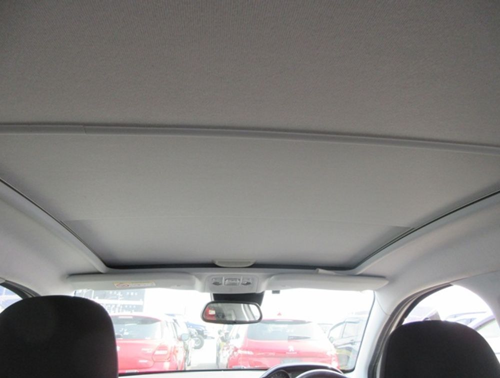 PEUGEOT 208 ALLURE MOONROOF - PRG Motors Ltd