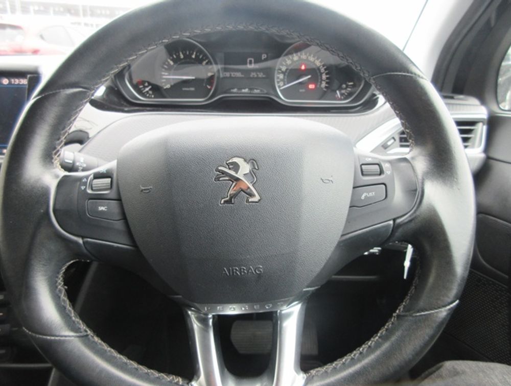 PEUGEOT 208 ALLURE MOONROOF - PRG Motors Ltd