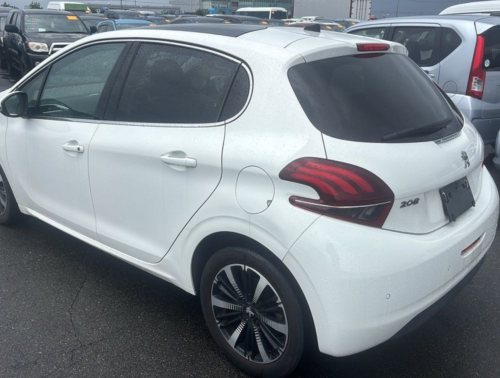 PEUGEOT 208 ALLURE MOONROOF - PRG Motors Ltd