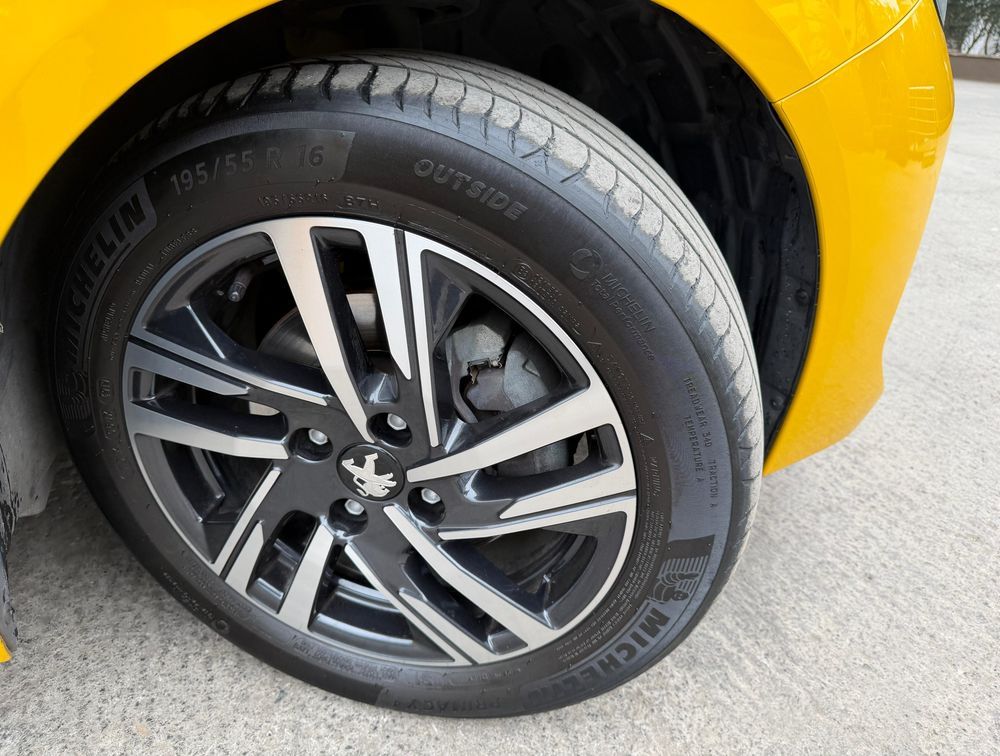 PEUGEOT 208 ALLURE NEWSHAPE - PRG Motors Ltd