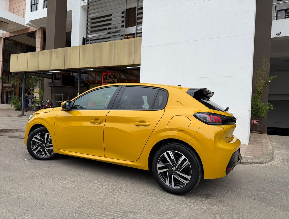 PEUGEOT 208 ALLURE NEWSHAPE - PRG Motors Ltd