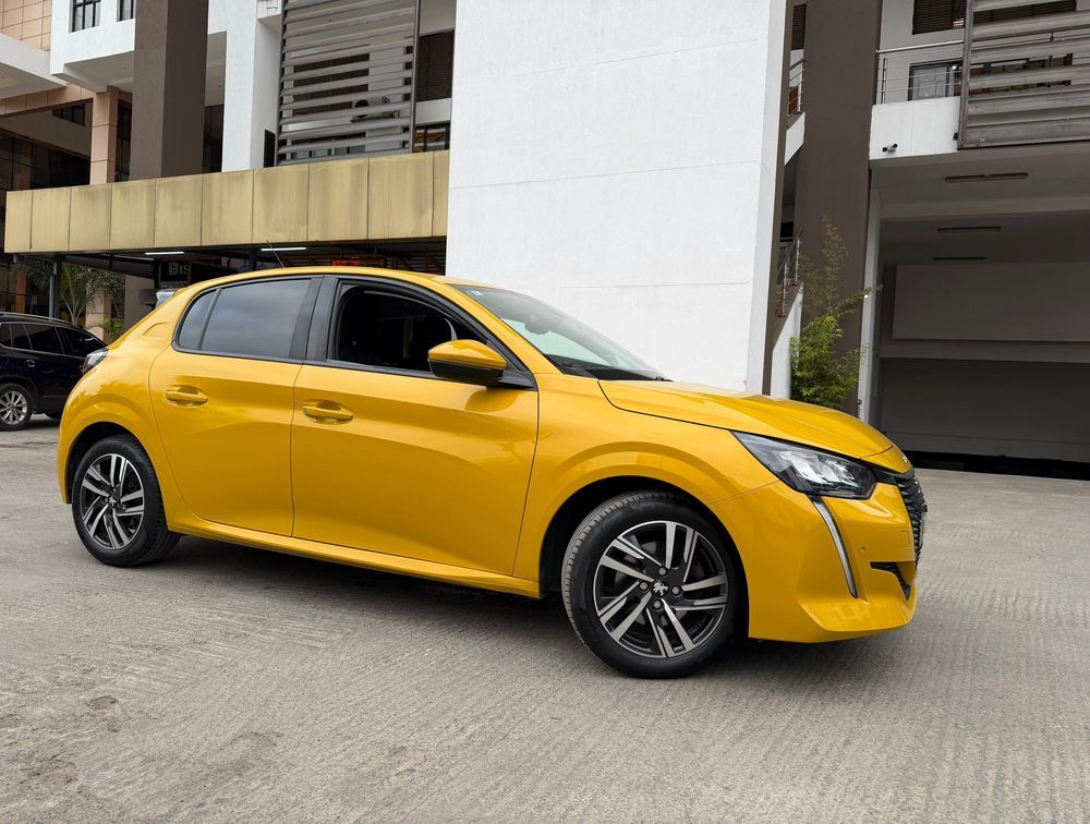 PEUGEOT 208 ALLURE NEWSHAPE
